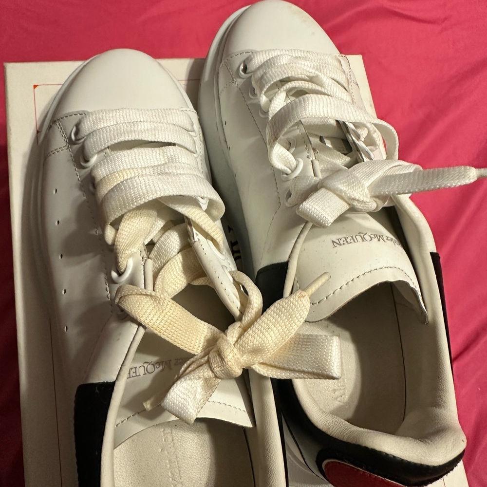 Alexander McQueen red heart! - Picture 4 of 5